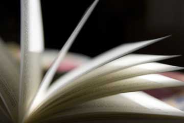 Foto Nahaufnahme: aufgeschlagenes Buch