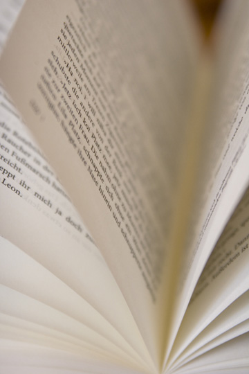 Foto: aufgeschlagenes Buch